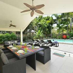 https://villa-the-red-anchor.cairnshotels4all.com